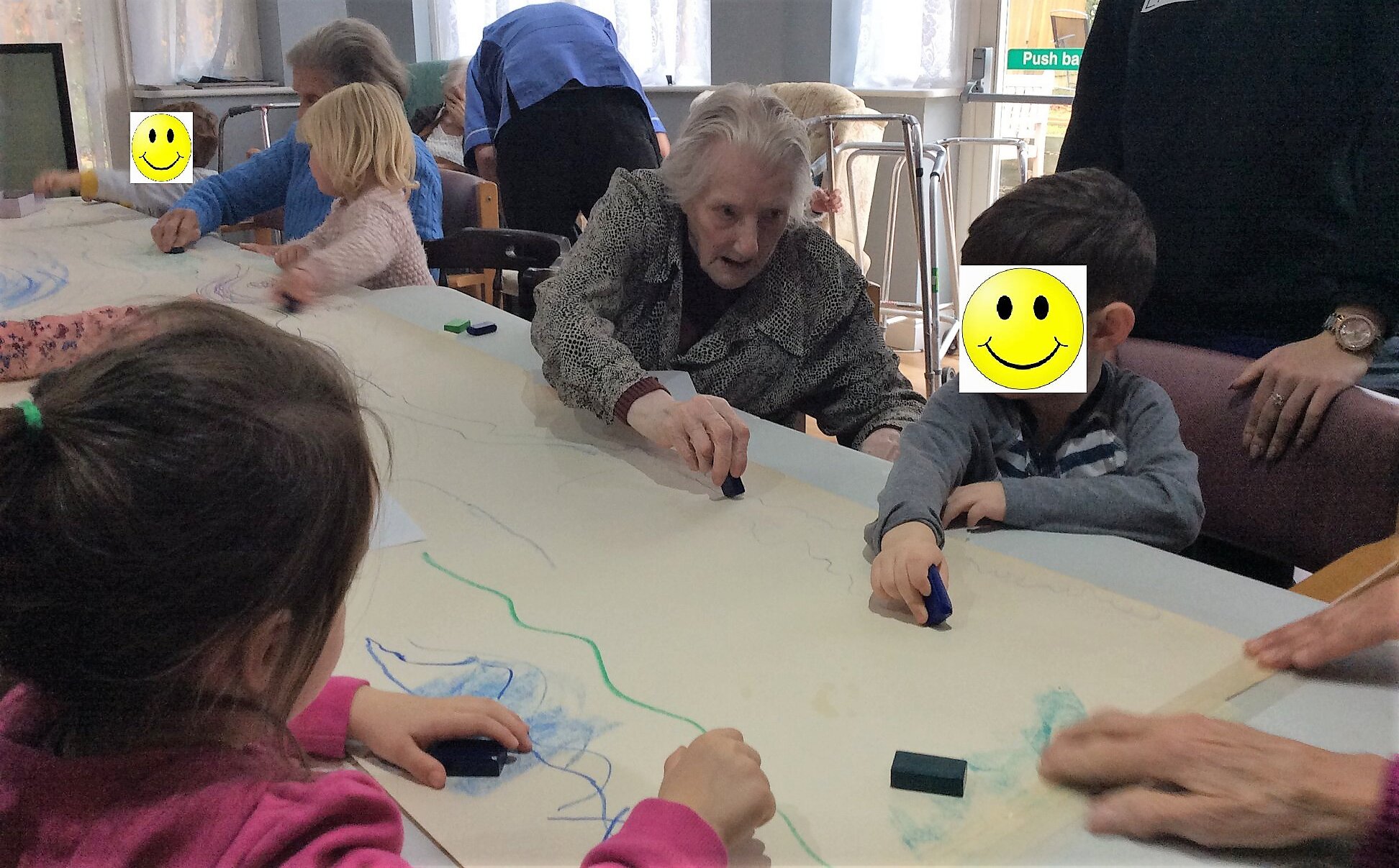Intergeneration at Stanholm – residents and primary school children drawing together